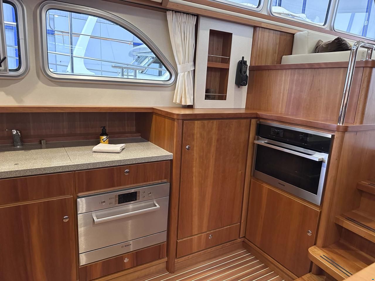 Linssen Grand Sturdy 470 Sedan Wheelhouse