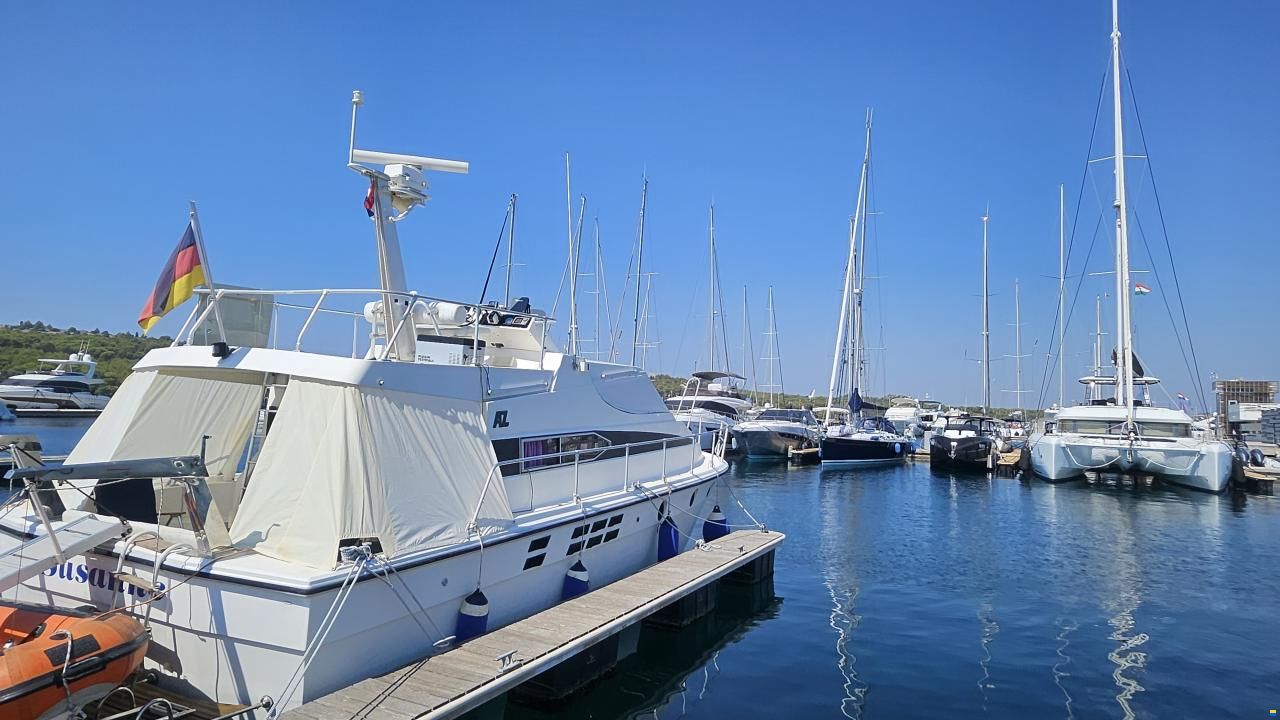 Azimut 38