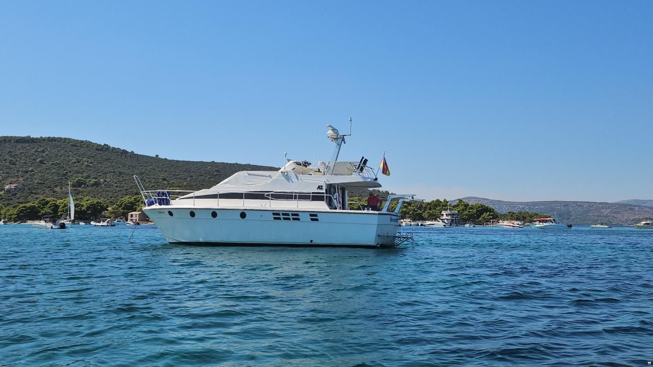Azimut 38