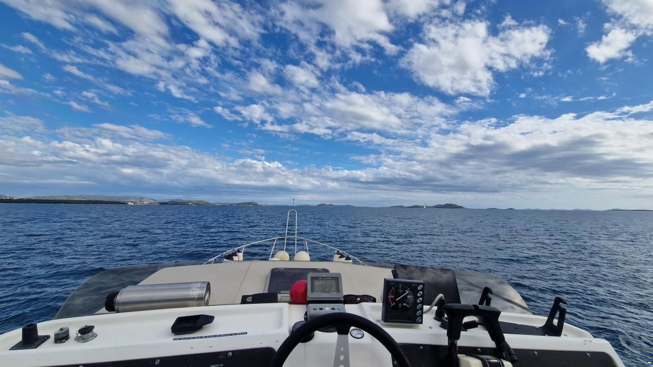 Azimut 38