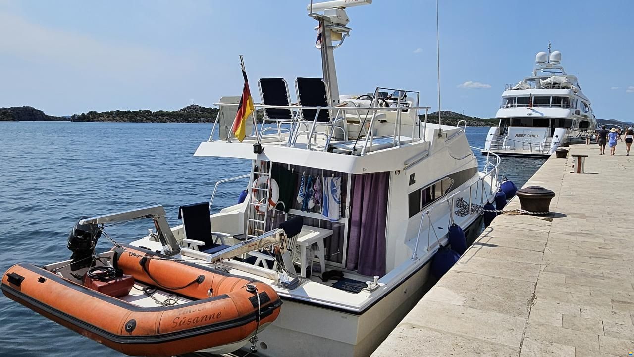 Azimut 38
