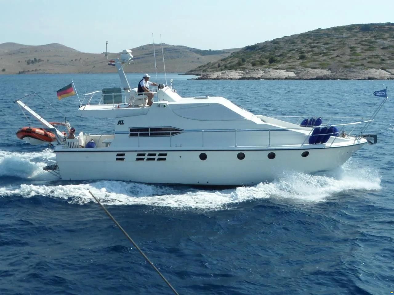 Azimut 38