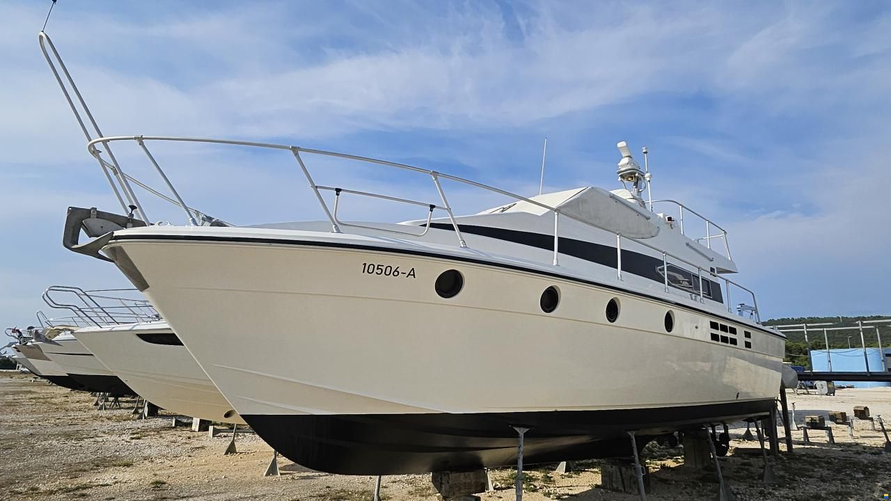 Azimut 38