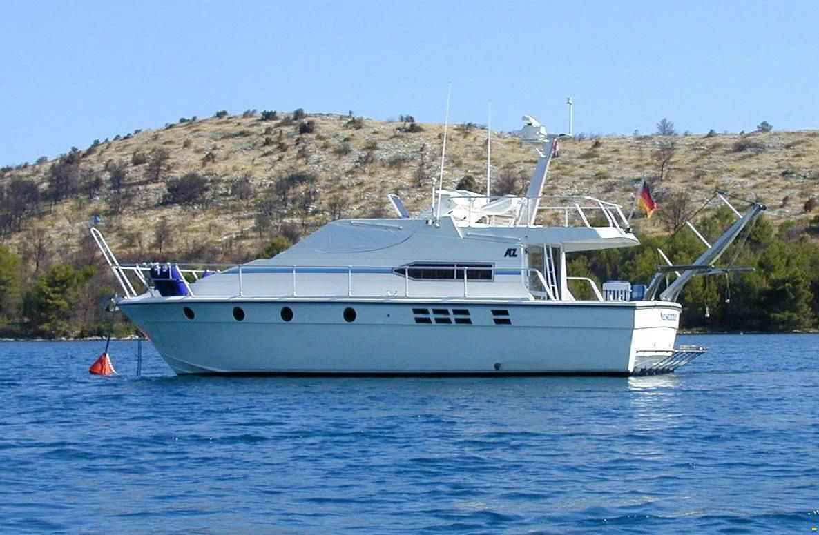 Azimut 38