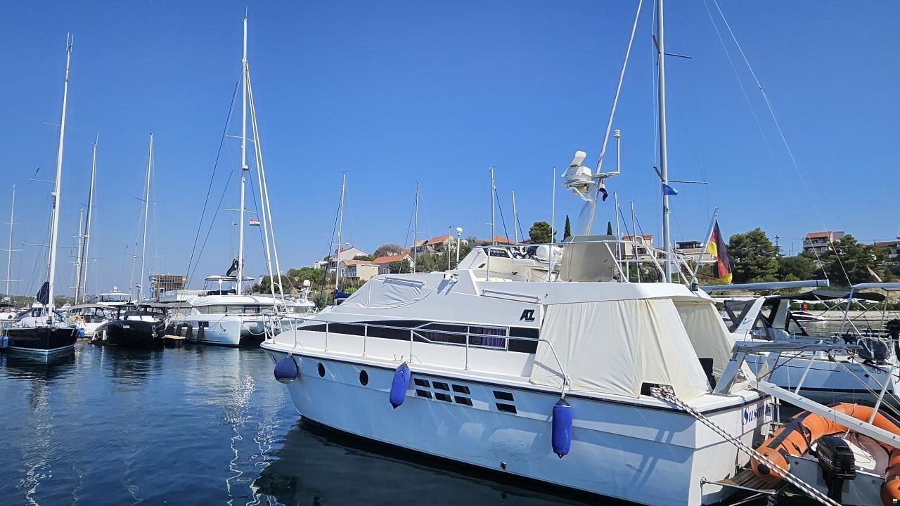 Azimut 38