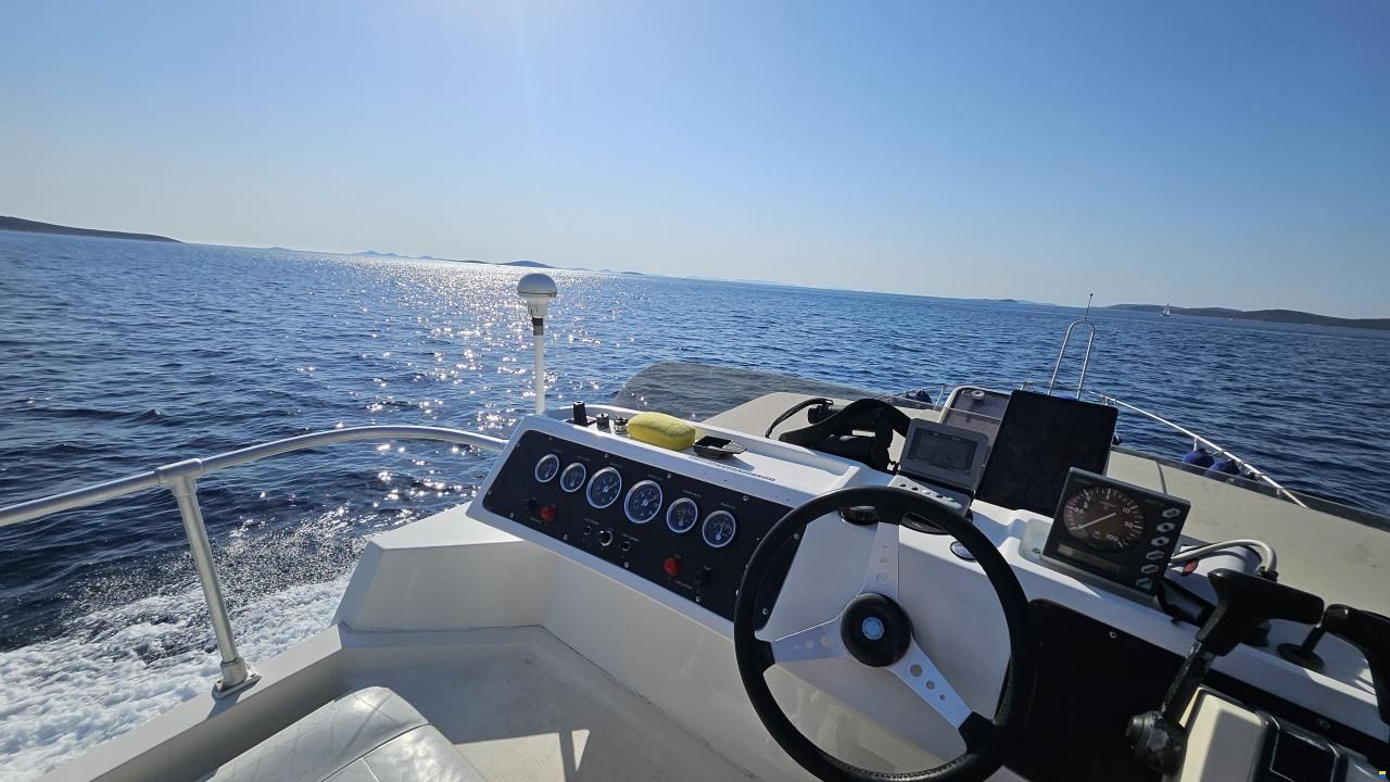 Azimut 38