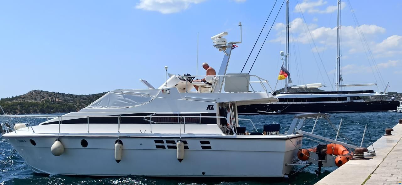 Azimut 38