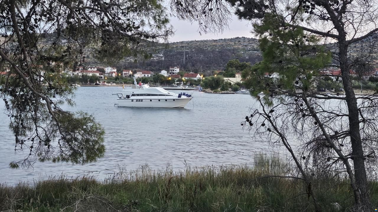 Azimut 38