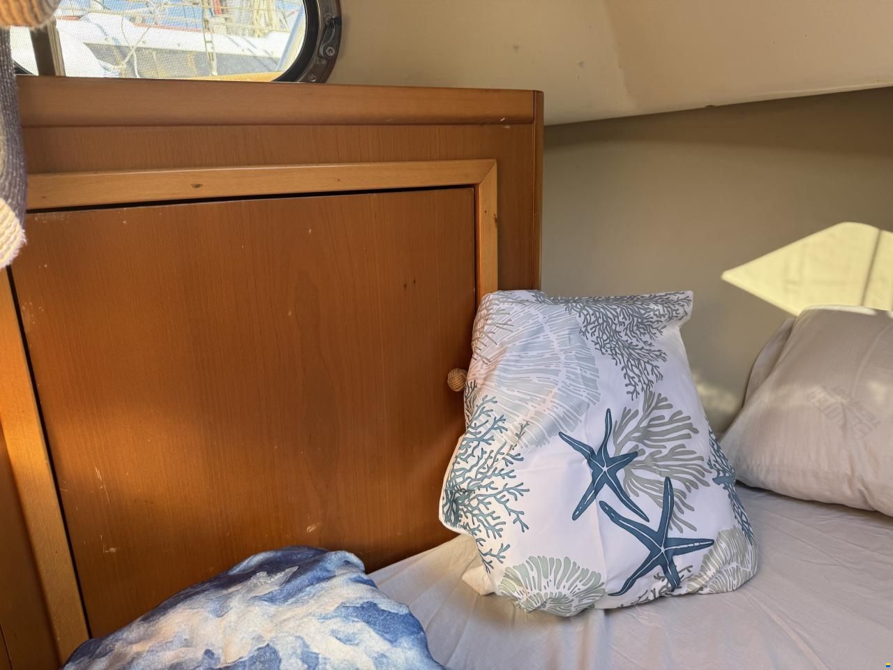 Aquamarine Yachts Acquamarina 9 cabin