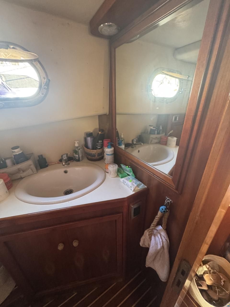 Aquamarine Yachts Acquamarina 9 cabin
