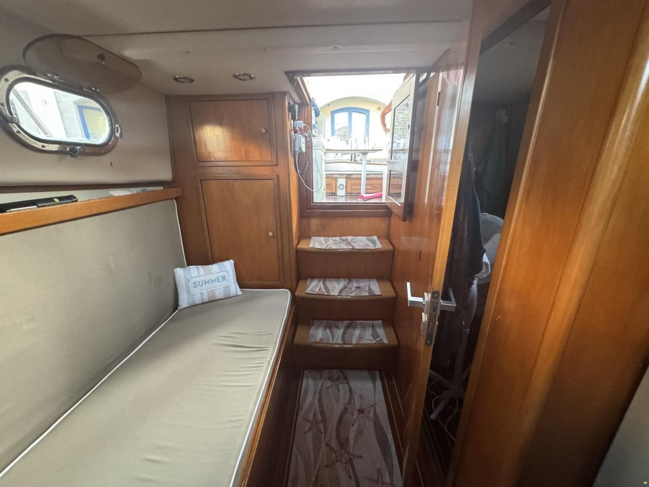 Aquamarine Yachts Acquamarina 9 cabin