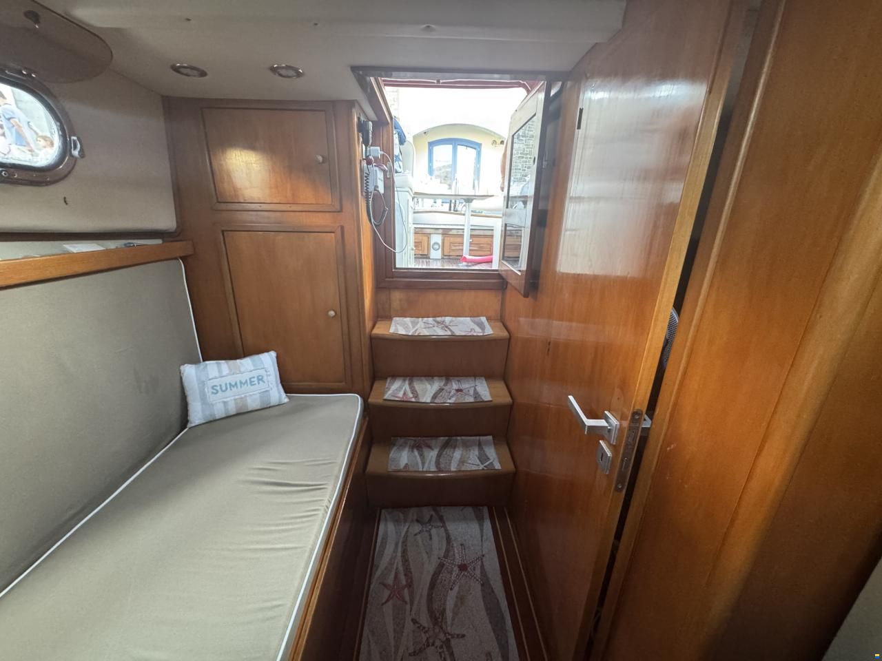 Aquamarine Yachts Acquamarina 9 cabin