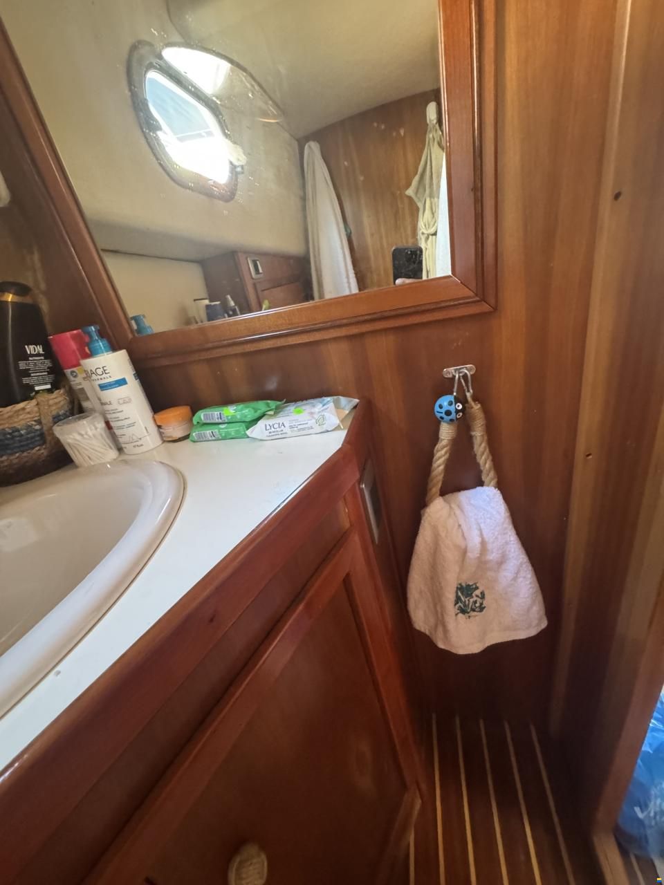 Aquamarine Yachts Acquamarina 9 cabin