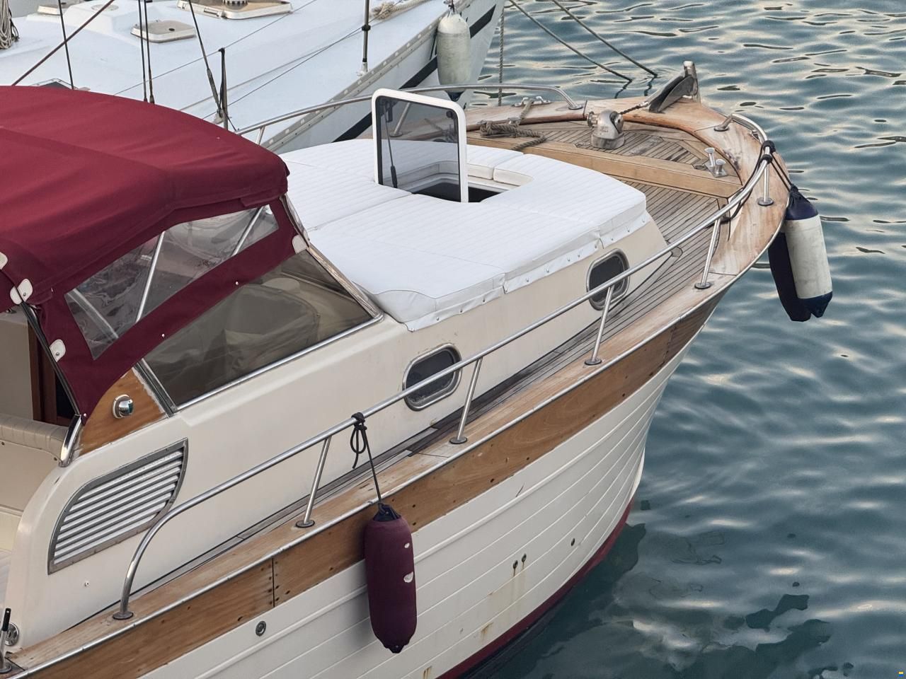 Aquamarine Yachts Acquamarina 9 cabin