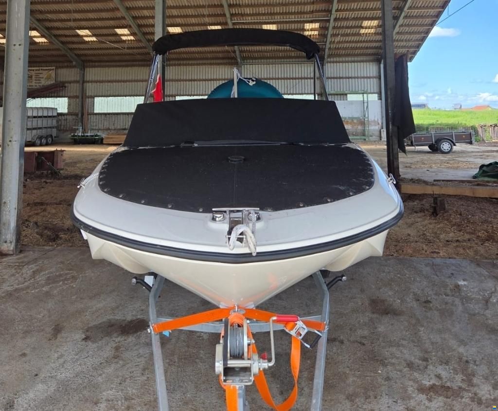 Quicksilver Axess 525
