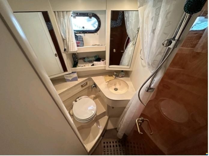 Cantieri Navali del Tirreno Cayman 40 WA