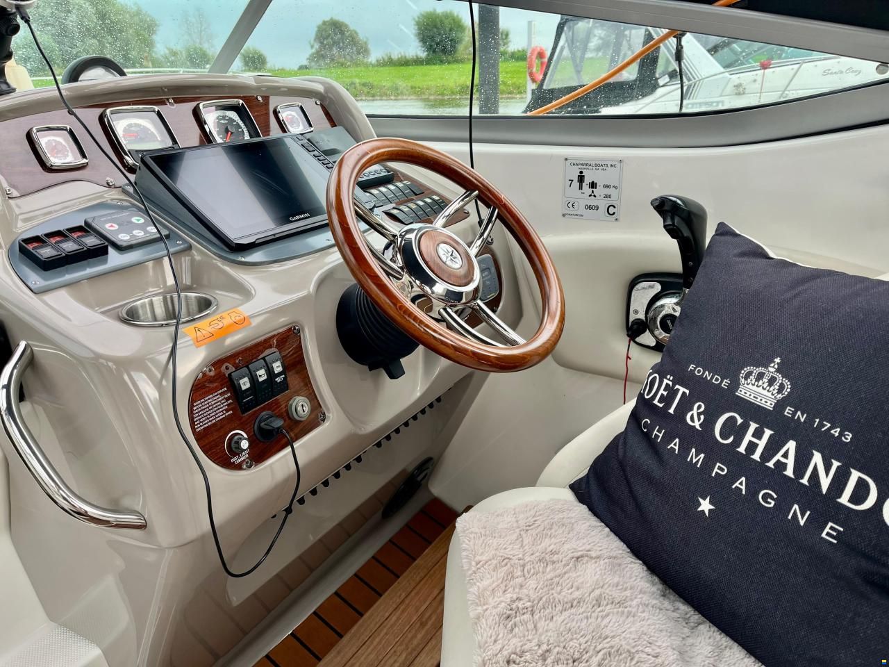 Chaparral 250 Signature