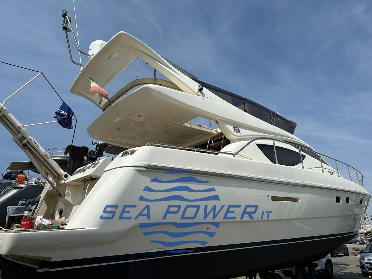 Ferretti Yachts. 460