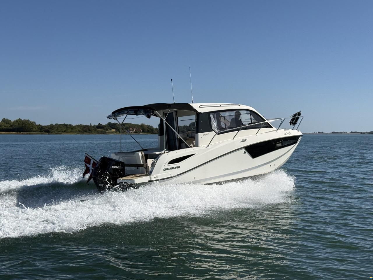 Quicksilver 755 Weekend