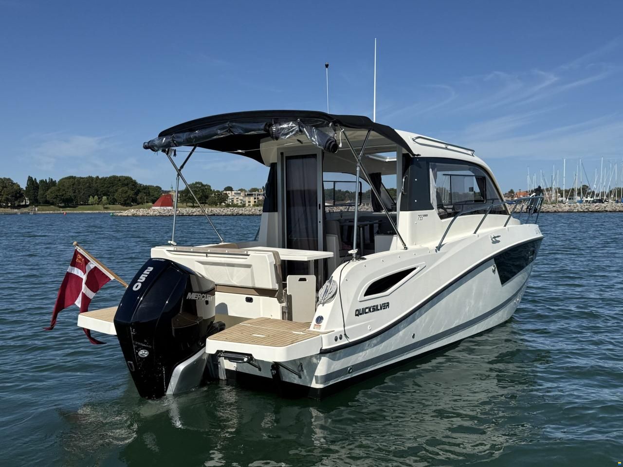 Quicksilver 755 Weekend