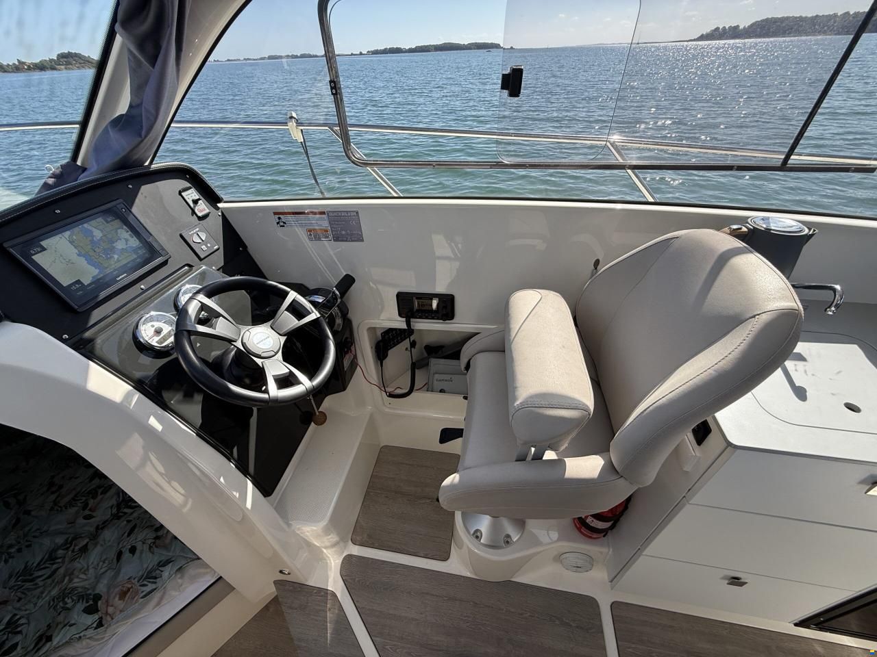 Quicksilver 755 Weekend