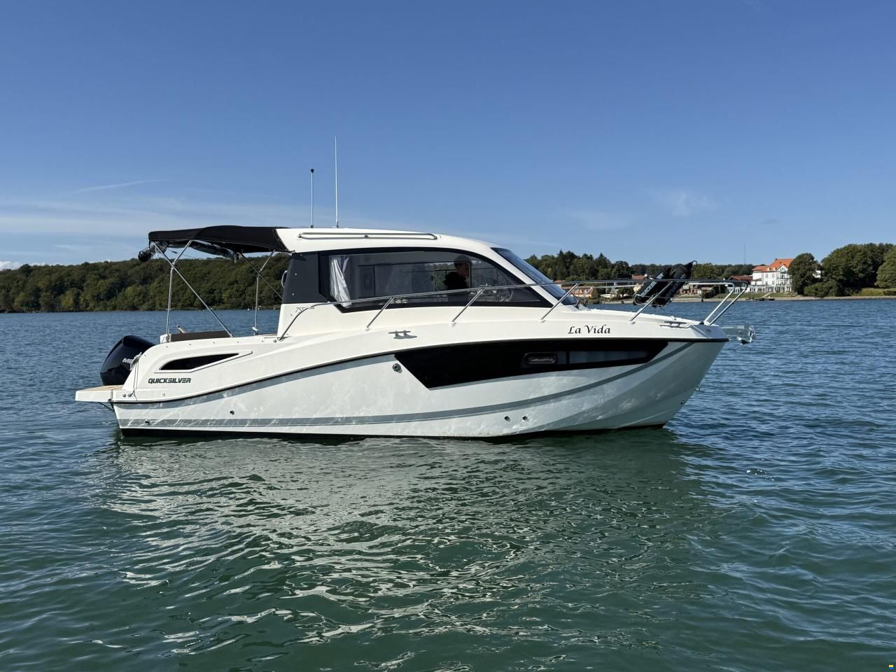 Quicksilver 755 Weekend