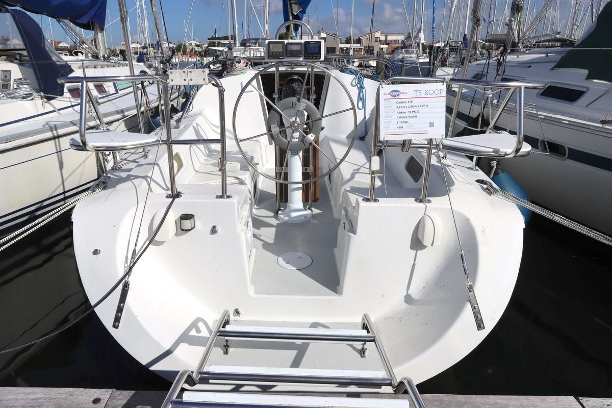 Catalina 270
