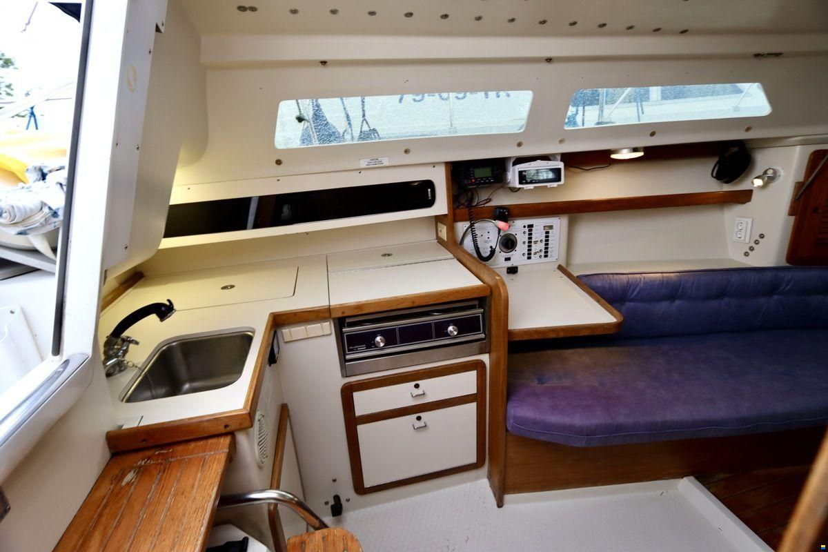 Catalina 270