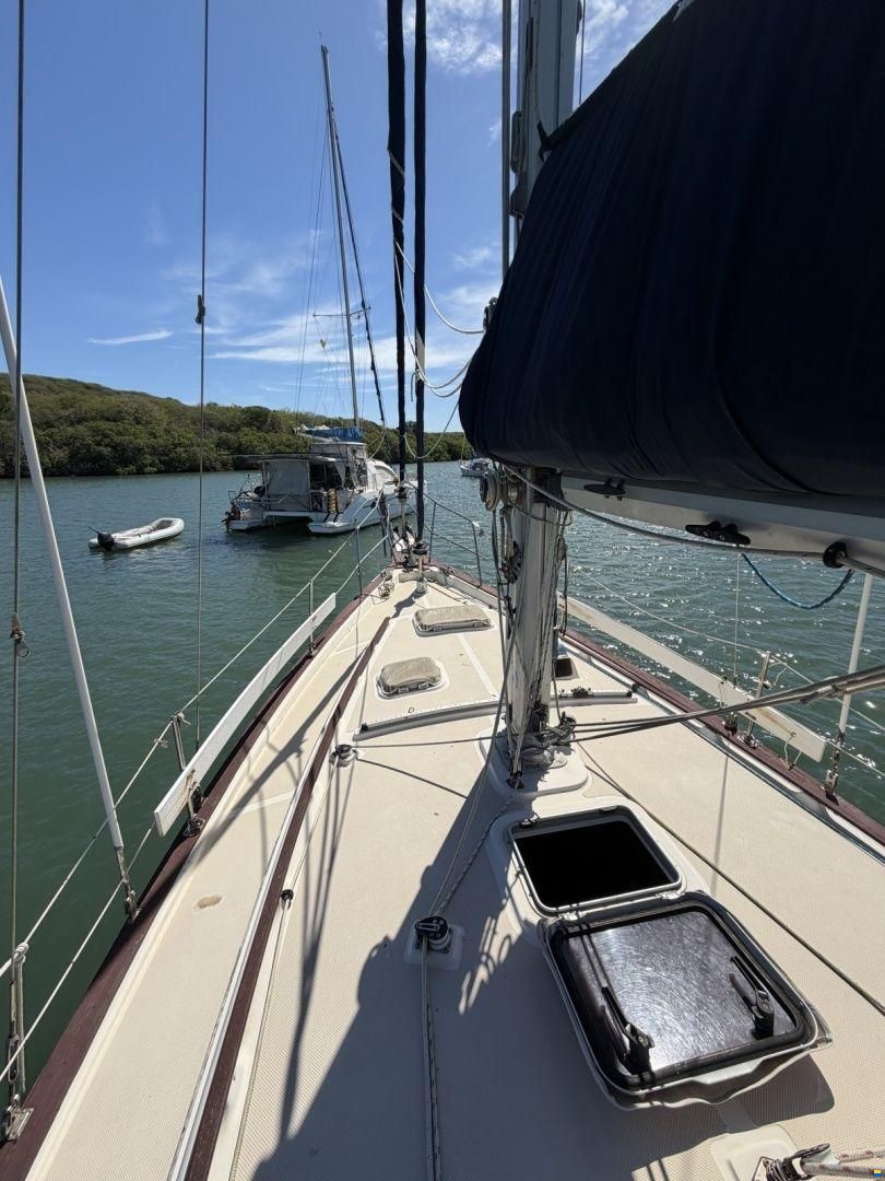 Island Packet IP35
