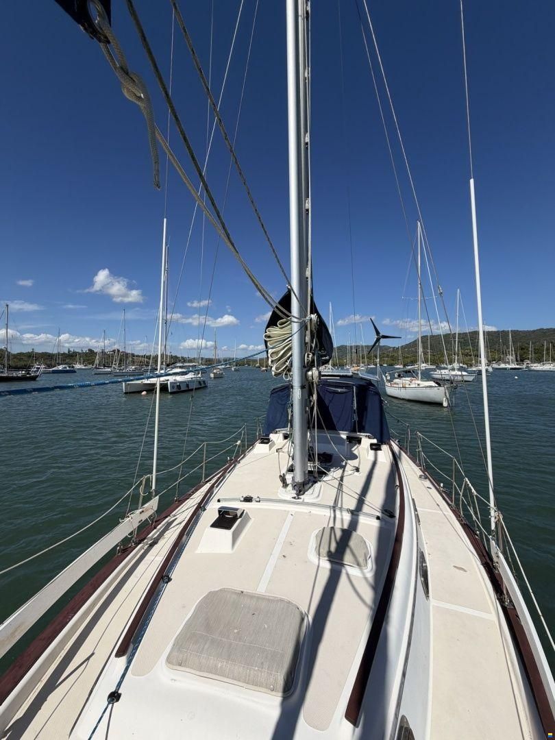Island Packet IP35