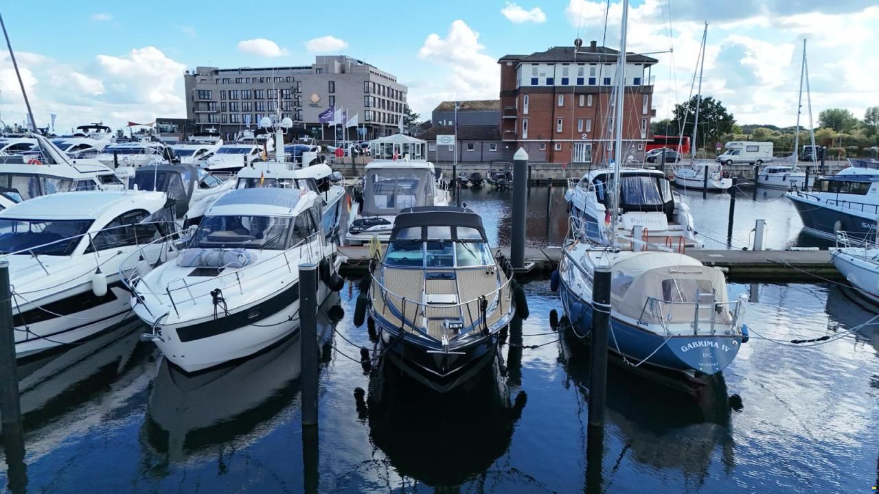 Sea Ray 380 Sport