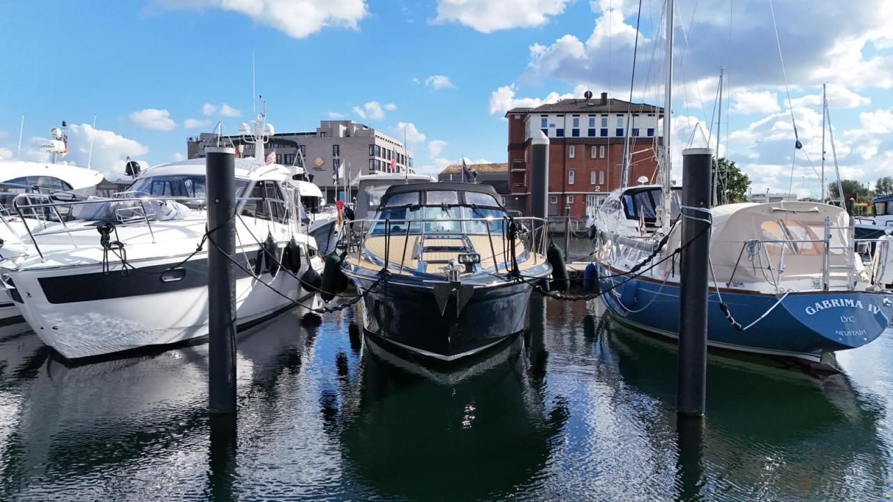 Sea Ray 380 Sport