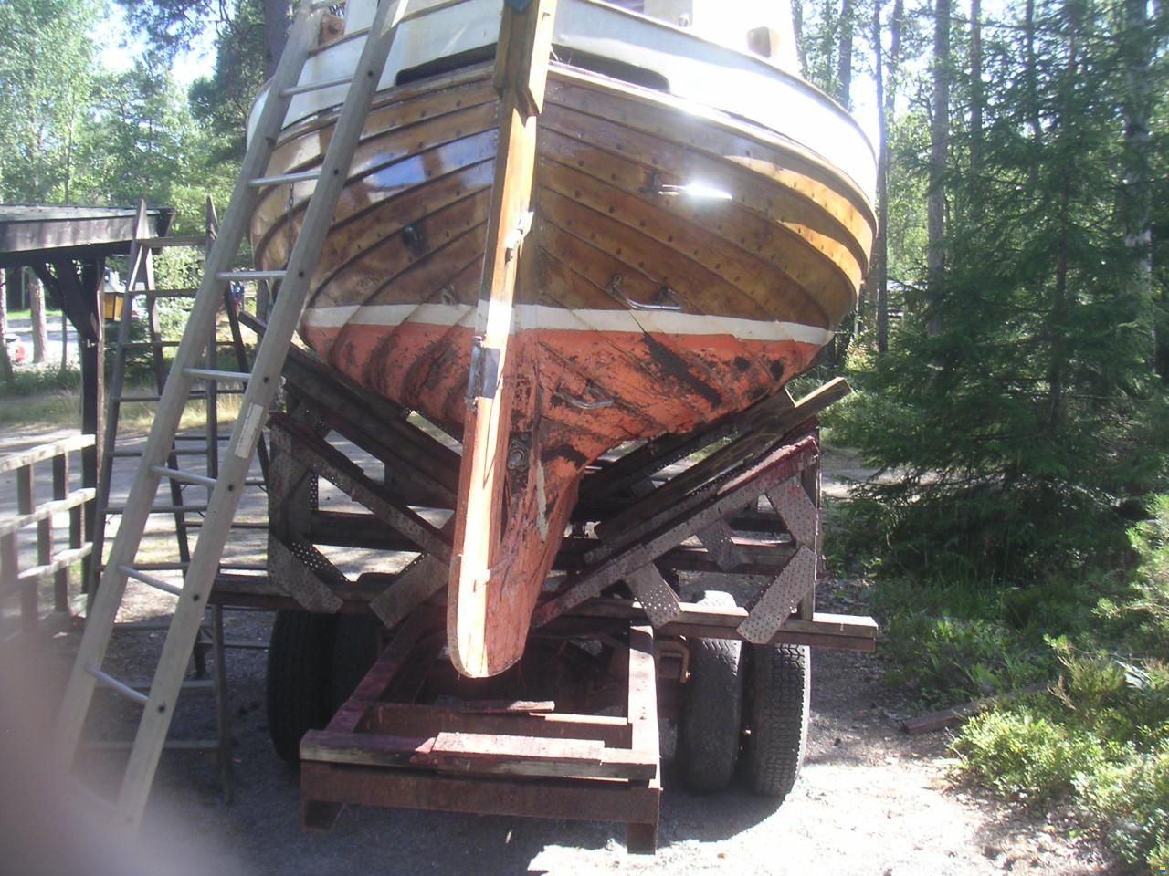 8 Meter one Design Oakhull with mast and sail