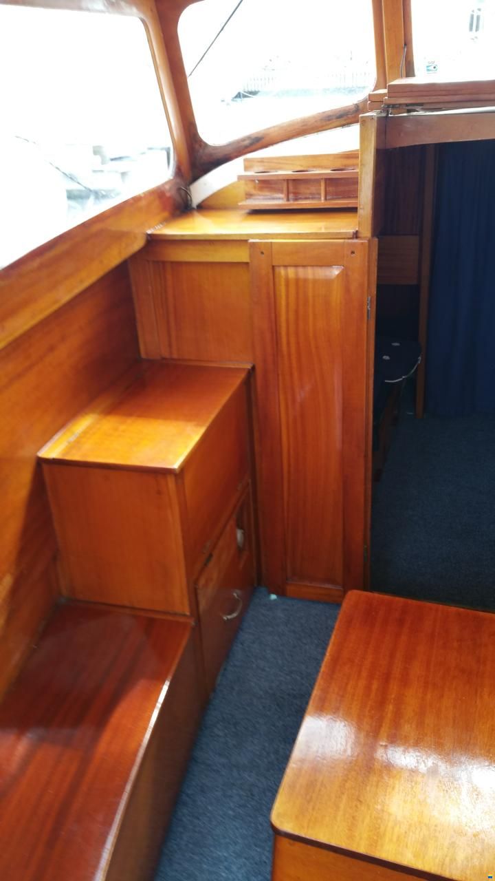 8 Meter one Design Oakhull with mast and sail