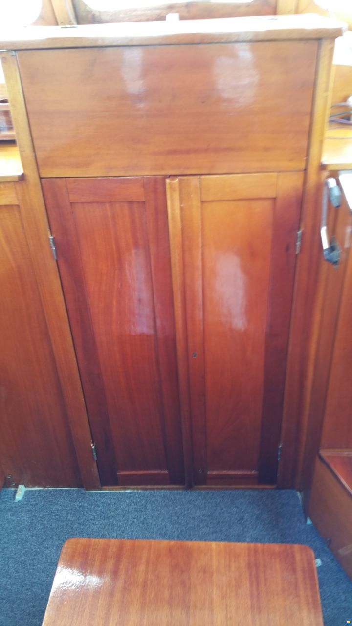 8 Meter one Design Oakhull with mast and sail