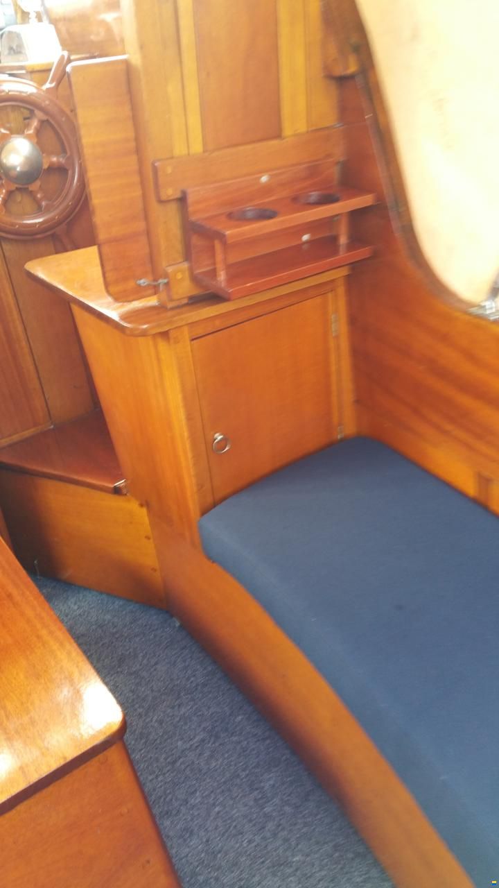 8 Meter one Design Oakhull with mast and sail
