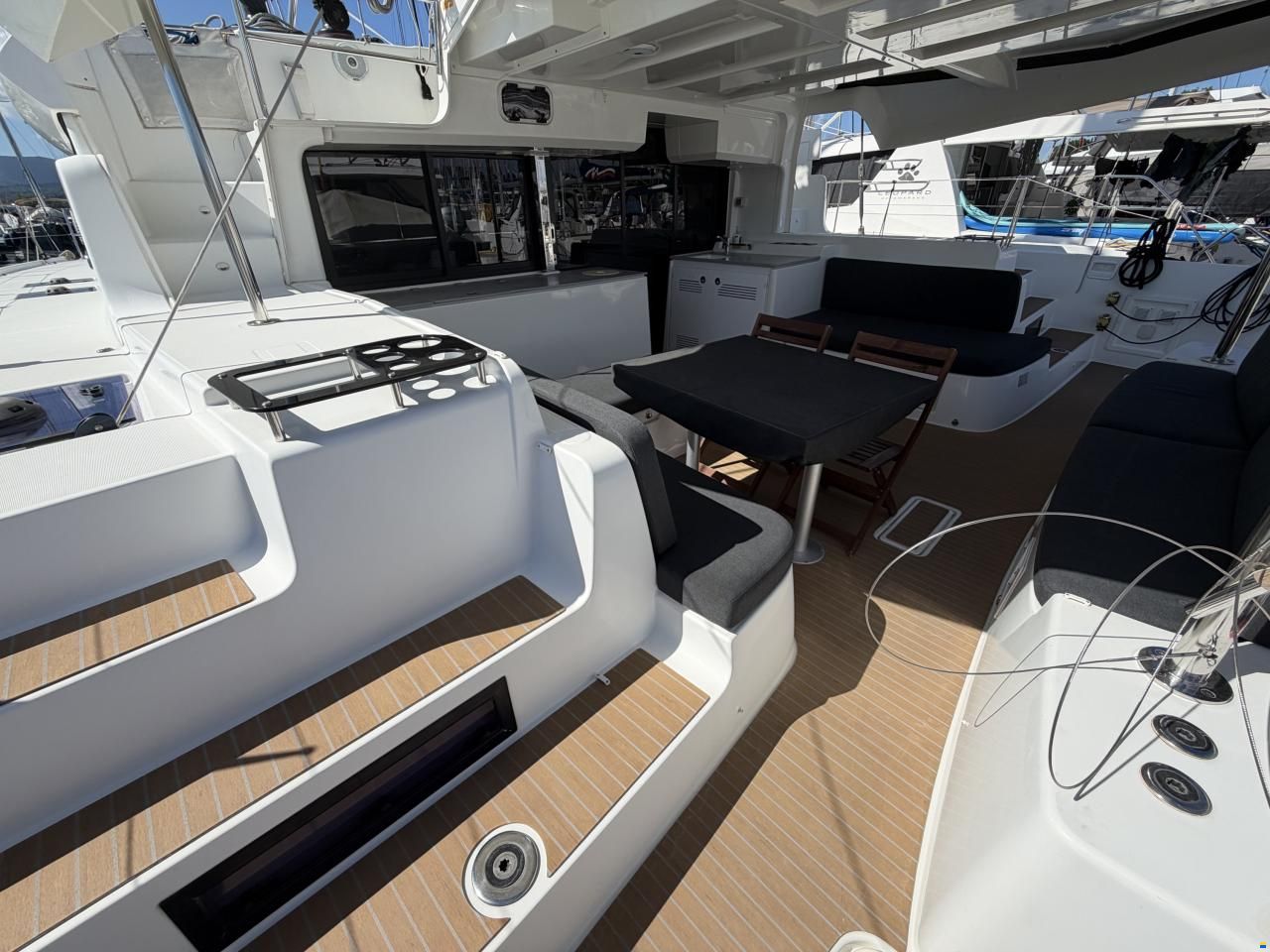 Lagoon 46 Owner's Version