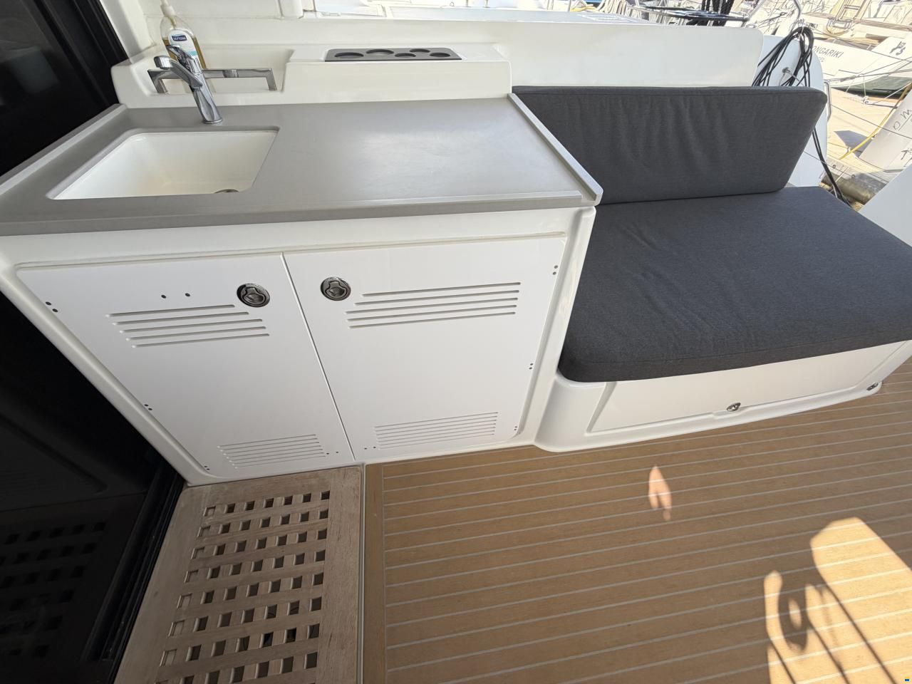 Lagoon 46 Owner's Version