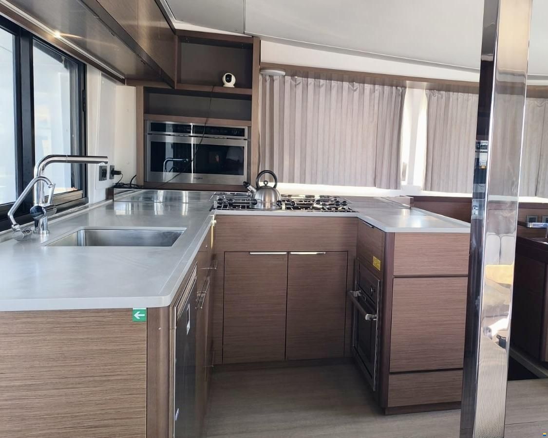Lagoon 46 Owner's Version