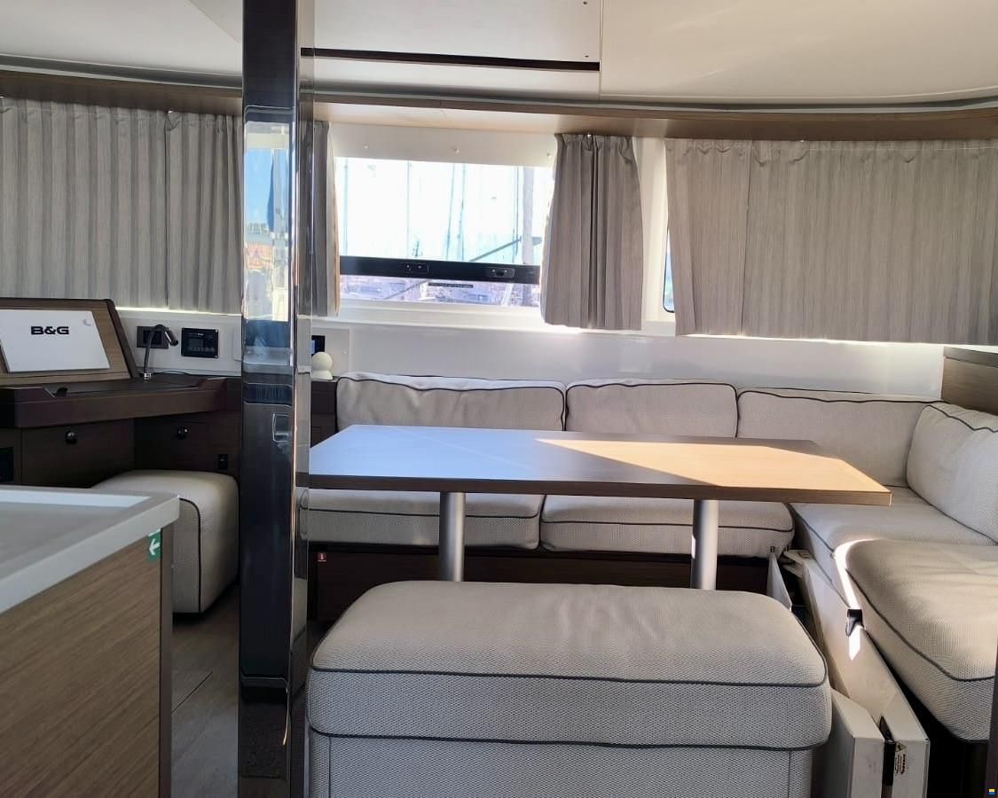 Lagoon 46 Owner's Version