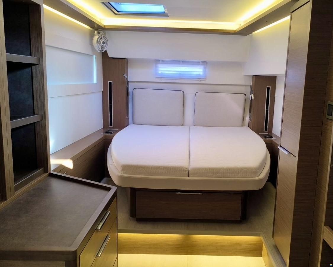 Lagoon 46 Owner's Version