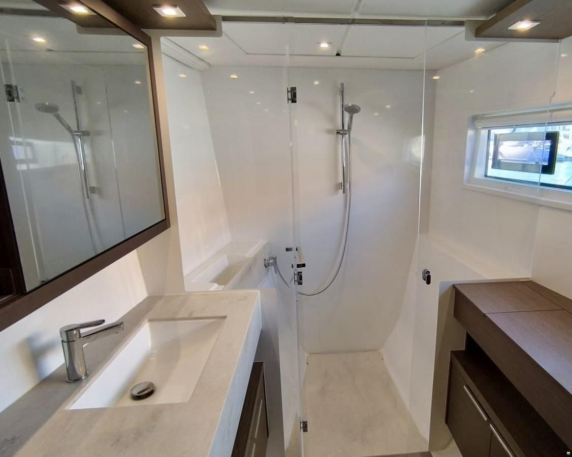 Lagoon 46 Owner's Version