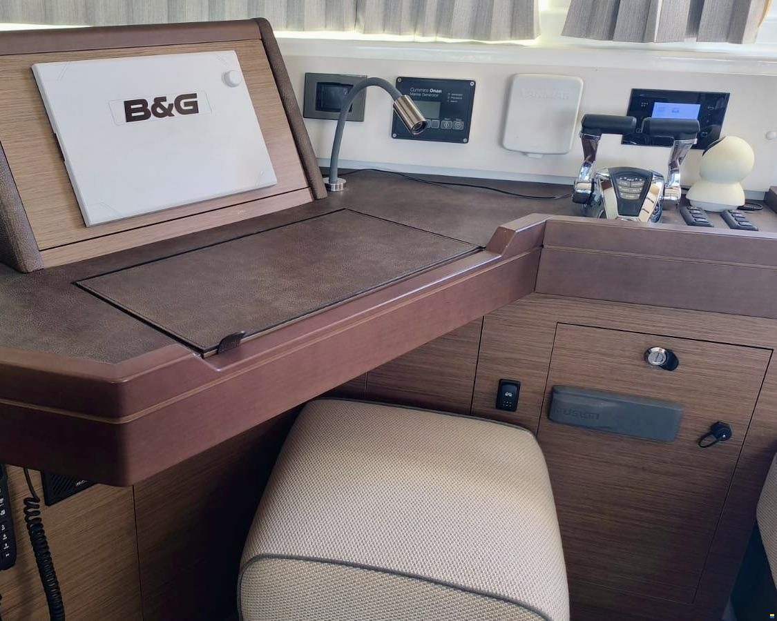Lagoon 46 Owner's Version