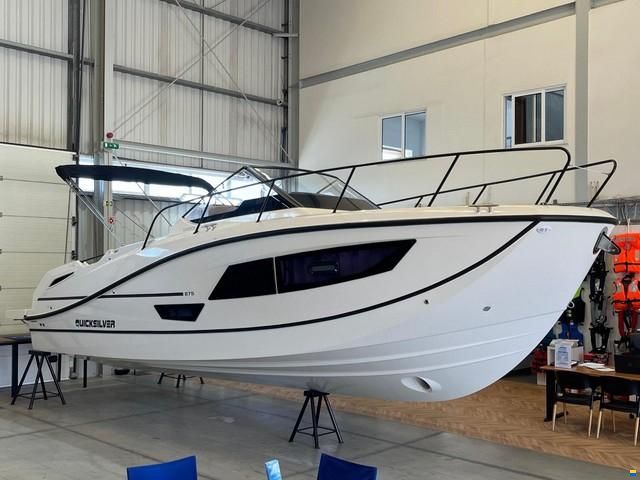 Quicksilver Activ 875 Sundeck