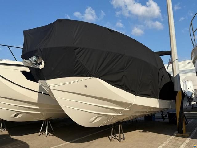 Quicksilver Activ 875 Sundeck