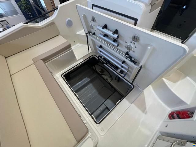Quicksilver Activ 875 Sundeck