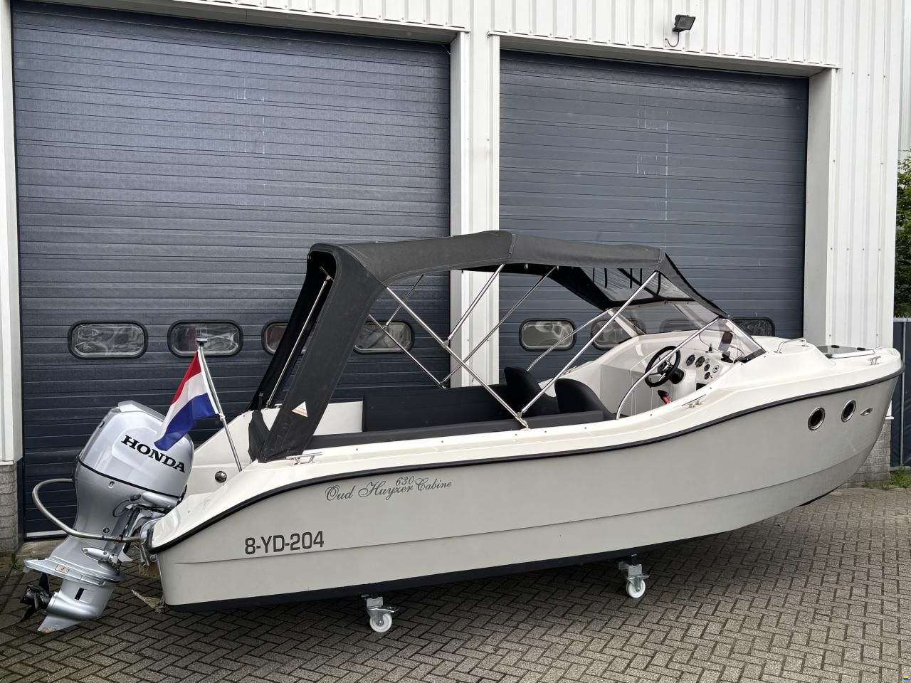 Oud Huijzer 630 Cabin