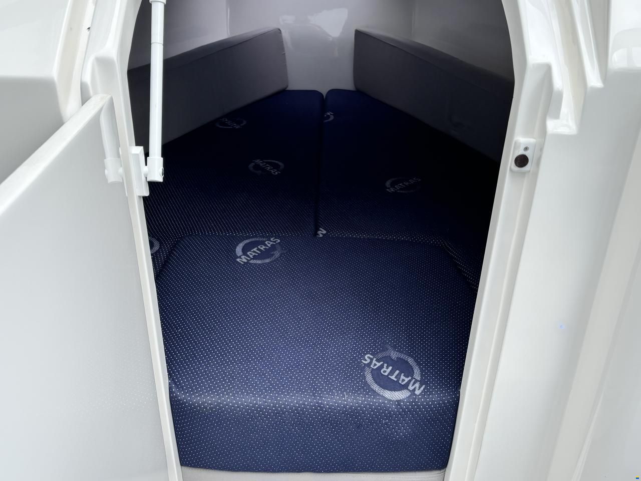 Oud Huijzer 630 Cabin