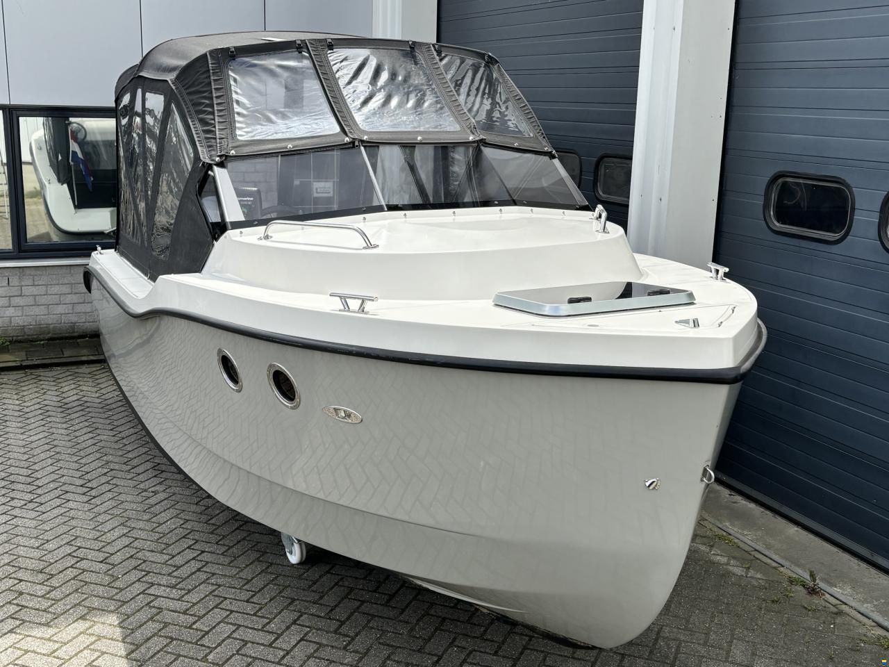 Oud Huijzer 630 Cabin