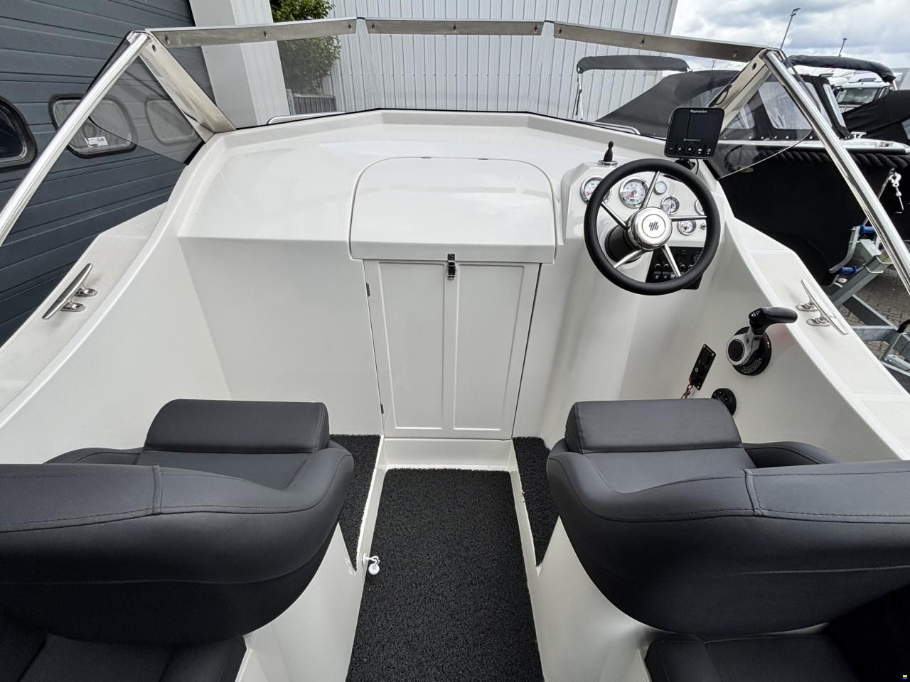 Oud Huijzer 630 Cabin